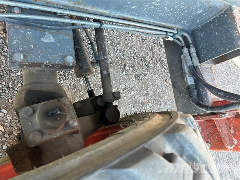 SkyJack SJ8841 RT 4x4 Dual Fuel Scissor Lift Šķerveida pacēlāji