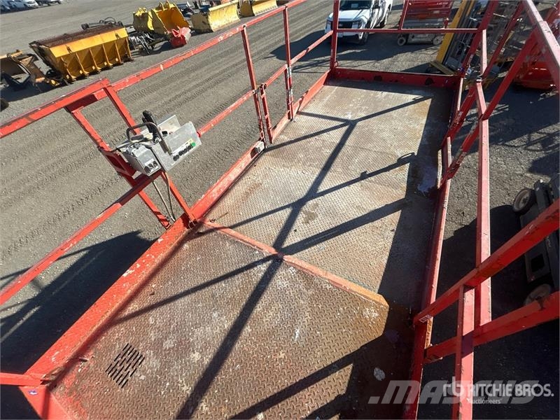 SkyJack SJ8841 RT 4x4 Dual Fuel Scissor Lift Šķerveida pacēlāji