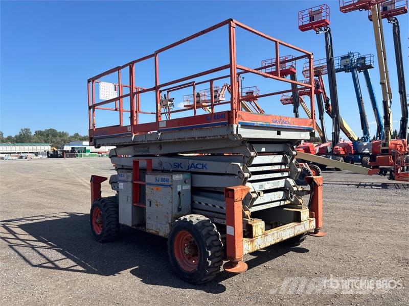 SkyJack SJ8841RT 4x4 Diesel Scissor Lift Šķerveida pacēlāji