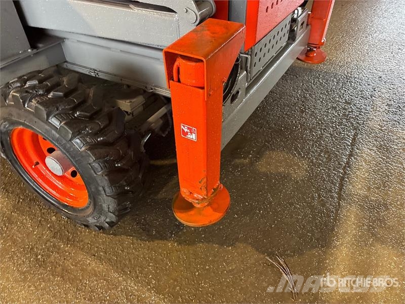 SkyJack SJ8841RT 4x4 Dual Fuel Scissor Lift Škaraste platforme
