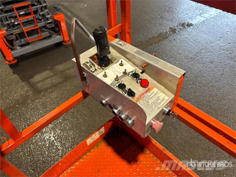 SkyJack SJ8841RT 4x4 Dual Fuel Scissor Lift Škaraste platforme