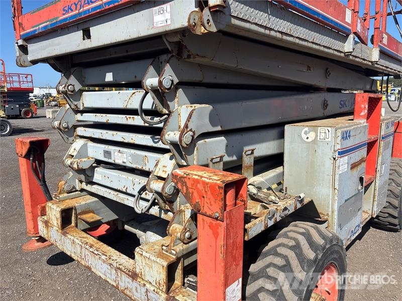 SkyJack SJ8841RT 4x4 Diesel Scissor Lift Šķerveida pacēlāji