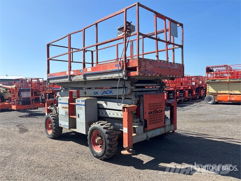 SkyJack SJ8841RT 4x4 Diesel Scissor Lift Šķerveida pacēlāji