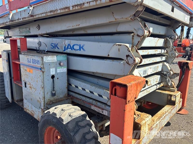 SkyJack SJ8841RT 4x4 Diesel Scissor Lift Šķerveida pacēlāji