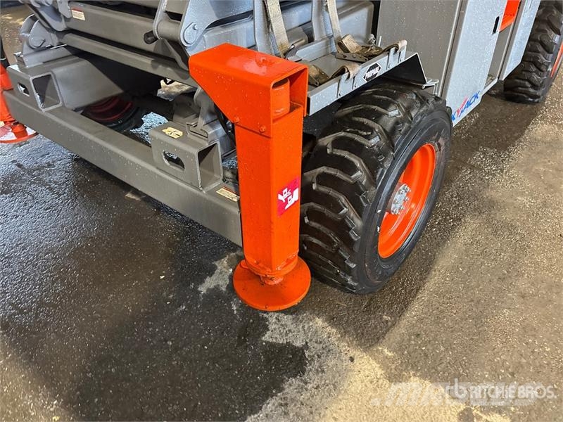 SkyJack SJ8841RT 4x4 Dual Fuel Scissor Lift Škaraste platforme