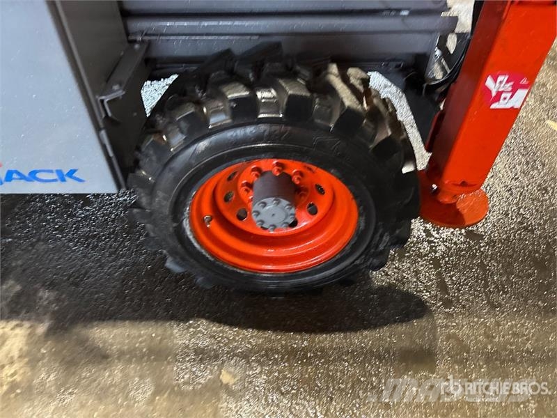 SkyJack SJ8841RT 4x4 Dual Fuel Scissor Lift Škaraste platforme