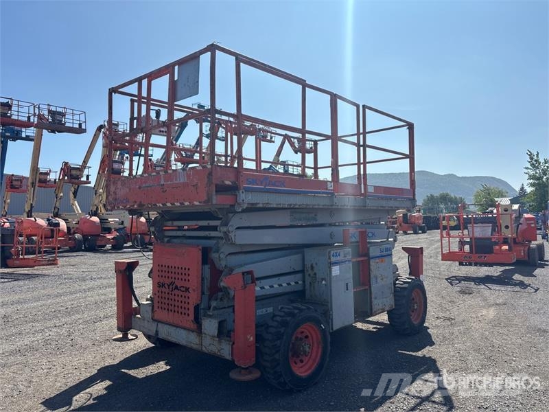 SkyJack SJ8841RT 4x4 Diesel Scissor Lift Šķerveida pacēlāji