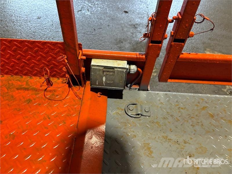 SkyJack SJ8841RT 4x4 Dual Fuel Scissor Lift Škaraste platforme