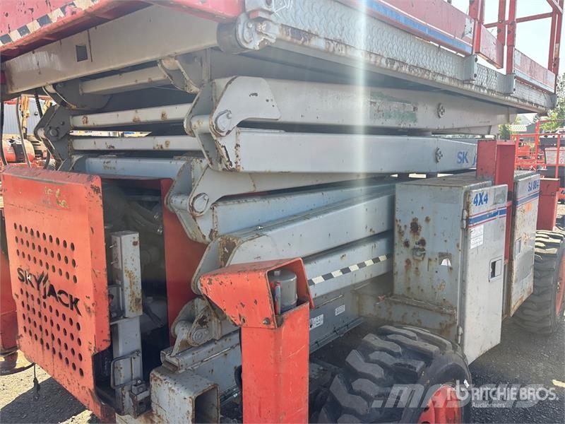 SkyJack SJ8841RT 4x4 Diesel Scissor Lift Šķerveida pacēlāji