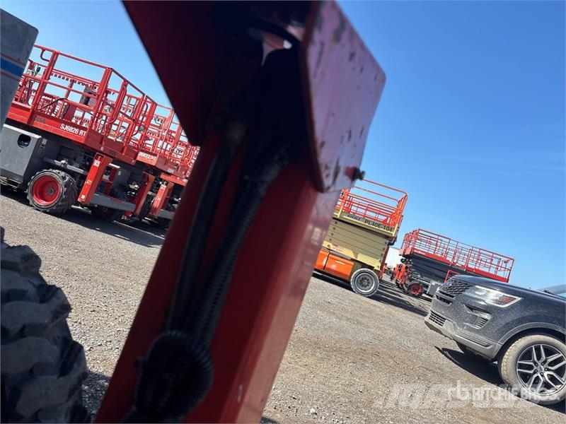 SkyJack SJ8841RT 4x4 Diesel Scissor Lift Šķerveida pacēlāji