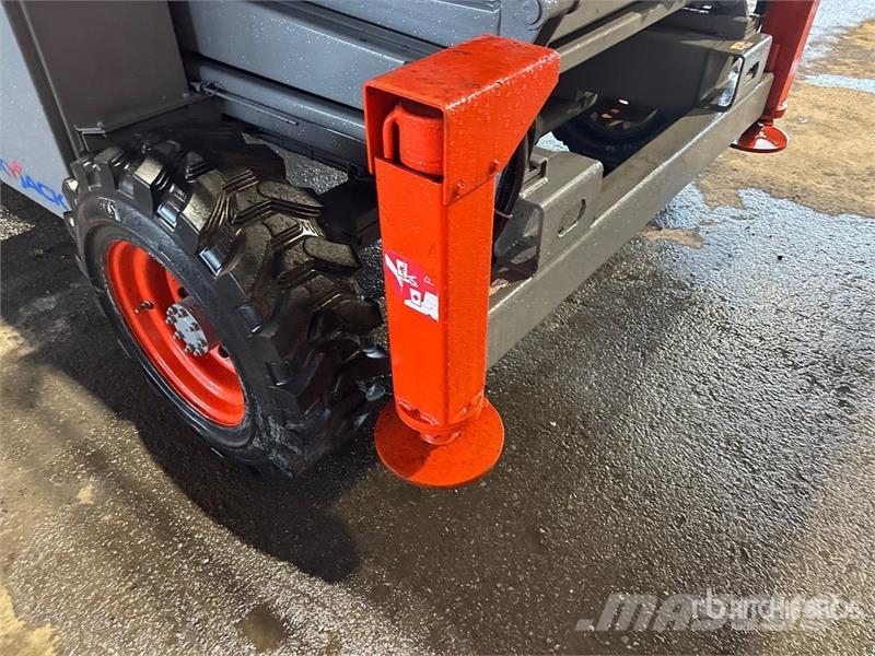 SkyJack SJ8841RT 4x4 Dual Fuel Scissor Lift Škaraste platforme