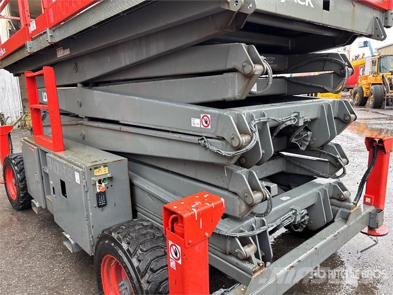 SkyJack SJ9250 4x4 Dual Fuel Scissor Lift Škaraste platforme