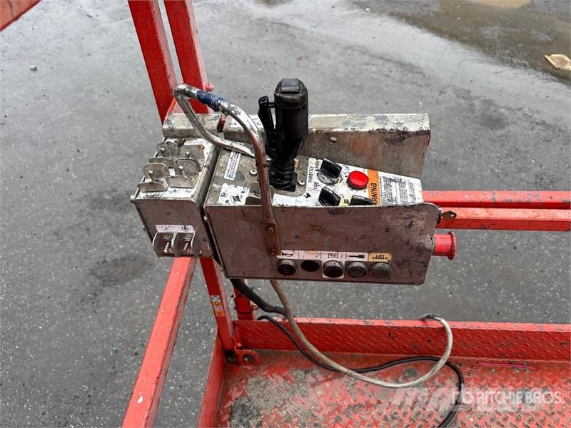 SkyJack SJ9250 4x4 Dual Fuel Scissor Lift Škaraste platforme