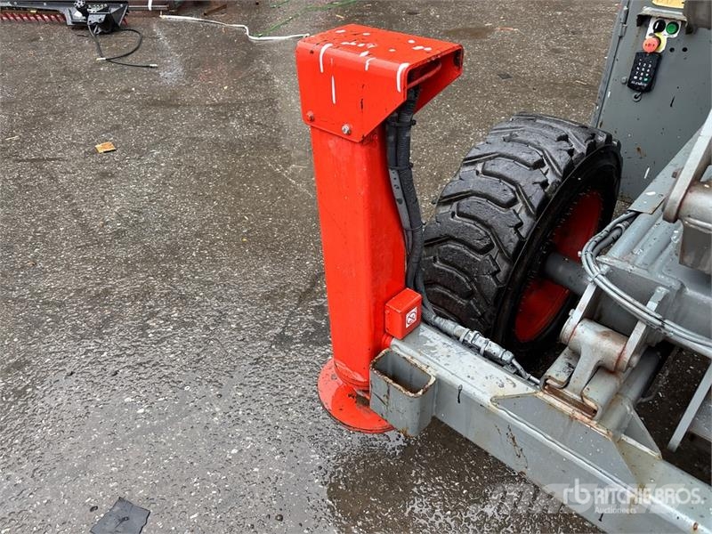 SkyJack SJ9250 4x4 Dual Fuel Scissor Lift Škaraste platforme