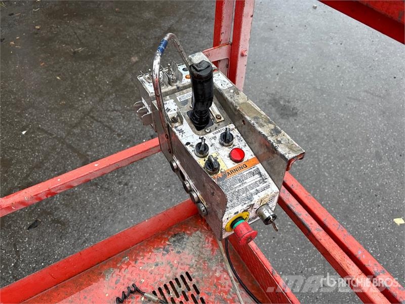 SkyJack SJ9250 4x4 Dual Fuel Scissor Lift Škaraste platforme