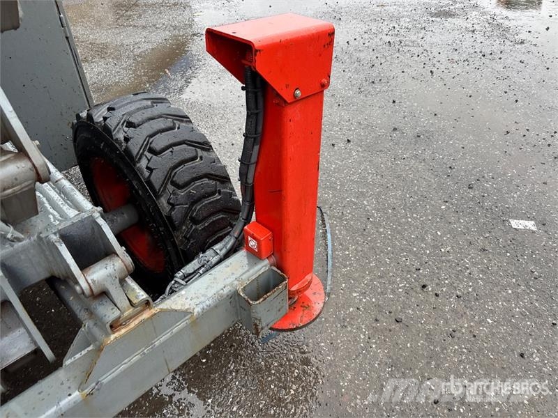 SkyJack SJ9250 4x4 Dual Fuel Scissor Lift Škaraste platforme