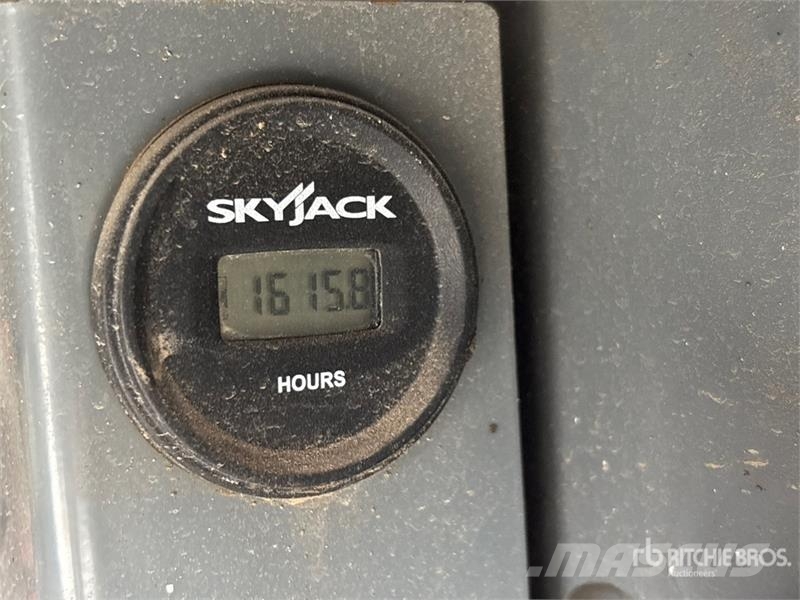 SkyJack SJ9250 RT Škaraste platforme