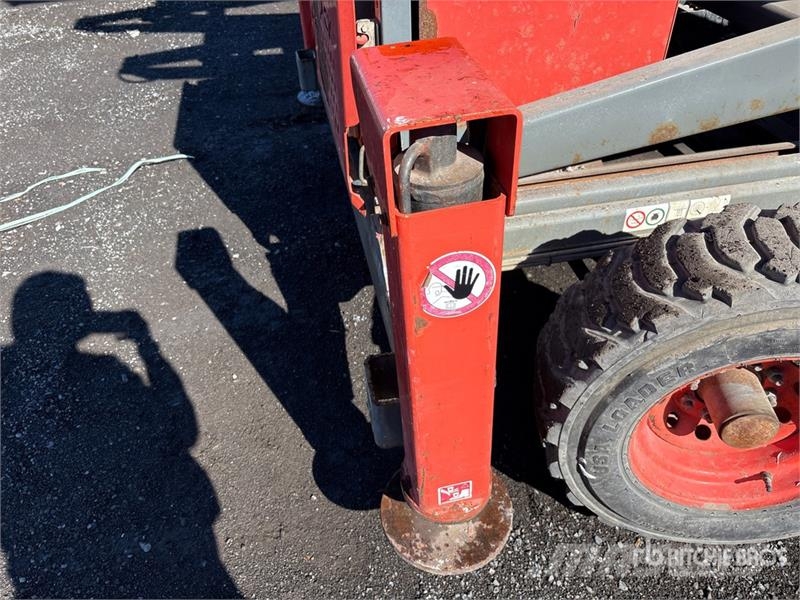 SkyJack SJ9250 RT Šķerveida pacēlāji
