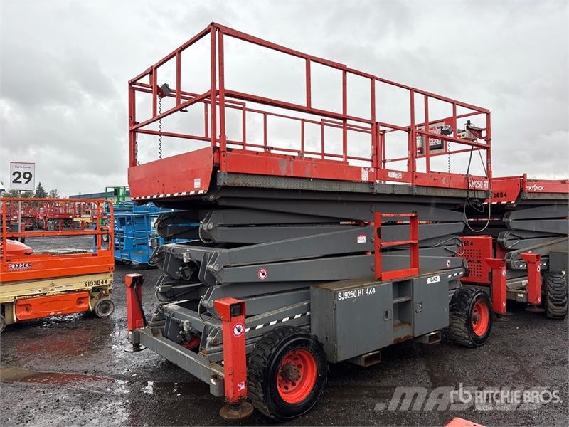 SkyJack SJ9250 RT Scheren-Arbeitsbühnen