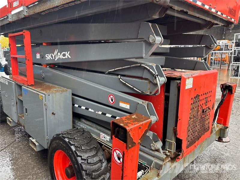 SkyJack SJ9250 RT Piattaforme a pantografo