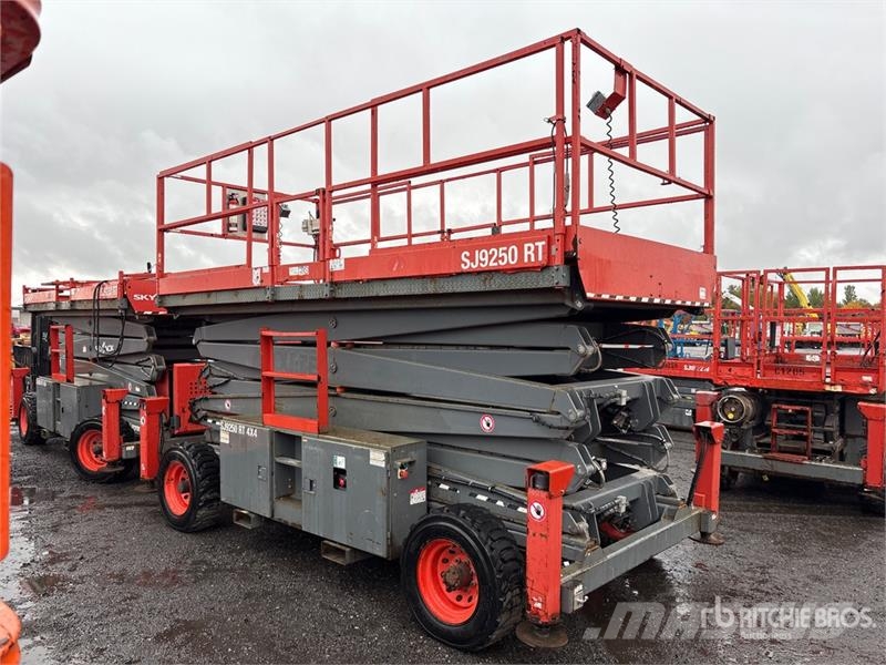 SkyJack SJ9250 RT Scheren-Arbeitsbühnen