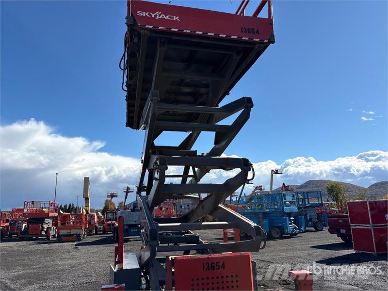 SkyJack SJ9250 RT Šķerveida pacēlāji