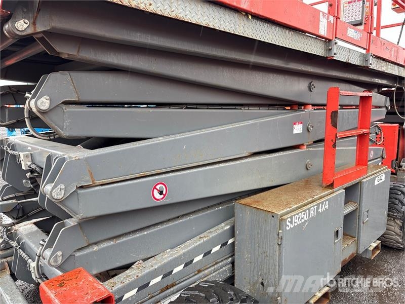 SkyJack SJ9250 RT Scheren-Arbeitsbühnen