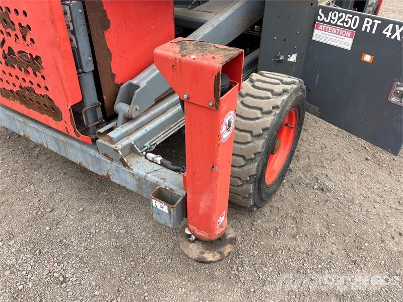 SkyJack SJ9250 RT Škaraste platforme