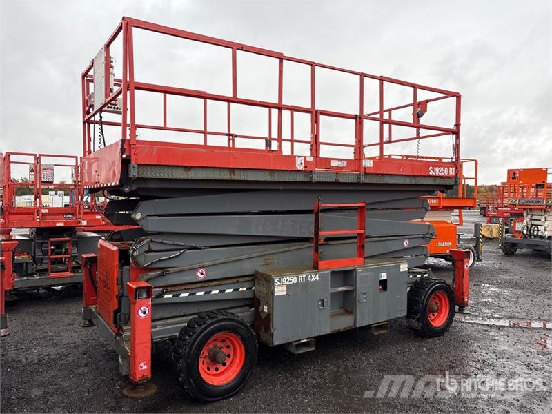 SkyJack SJ9250 RT Scheren-Arbeitsbühnen