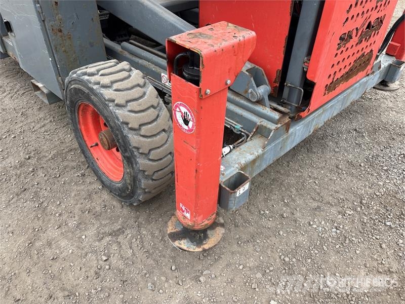 SkyJack SJ9250 RT Škaraste platforme