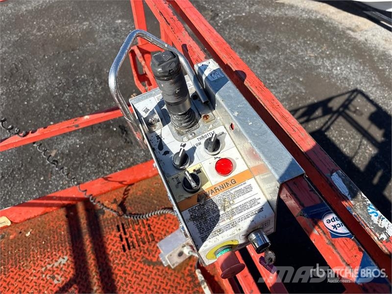 SkyJack SJ9250 RT Šķerveida pacēlāji