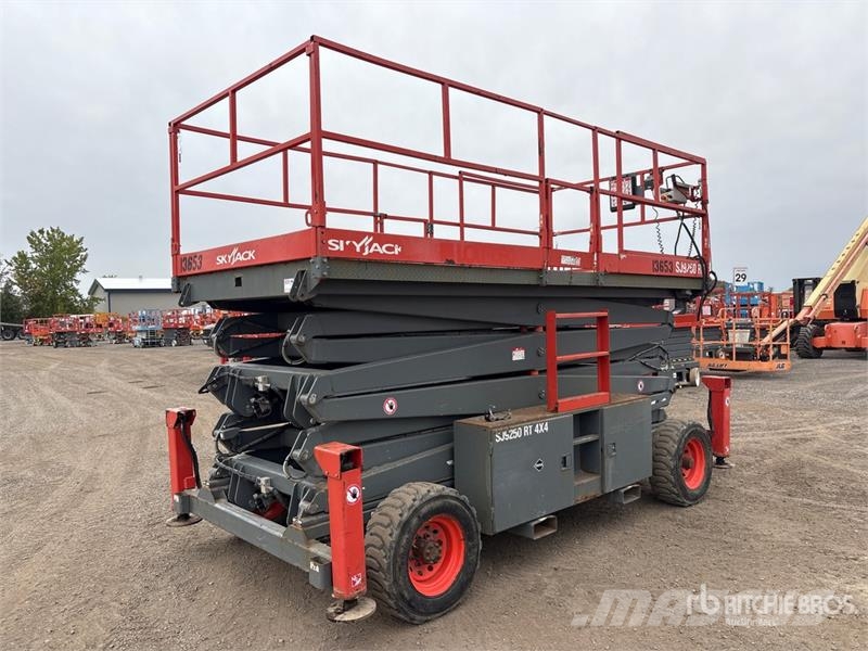 SkyJack SJ9250 RT Škaraste platforme
