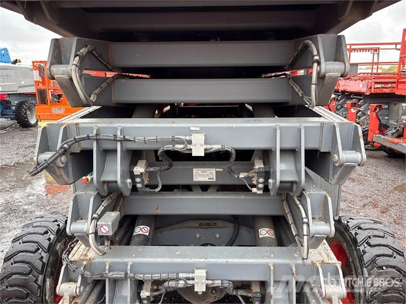 SkyJack SJ9250 RT Scheren-Arbeitsbühnen