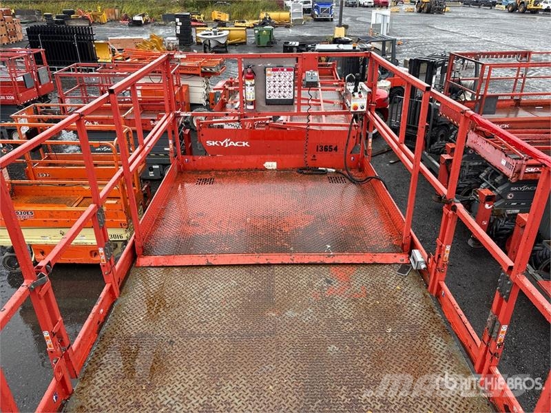 SkyJack SJ9250 RT Scheren-Arbeitsbühnen