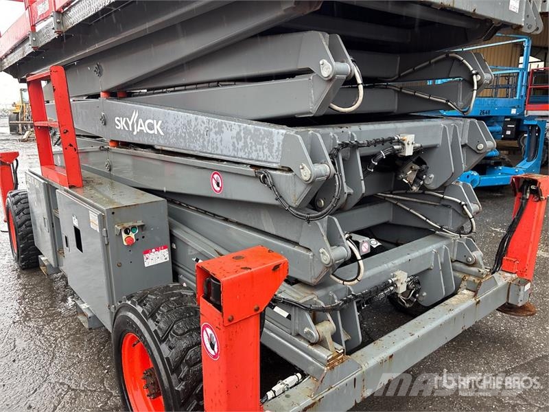 SkyJack SJ9250 RT Piattaforme a pantografo