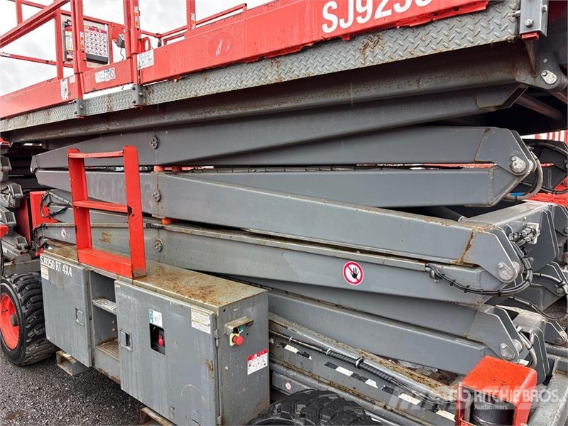 SkyJack SJ9250 RT Scheren-Arbeitsbühnen