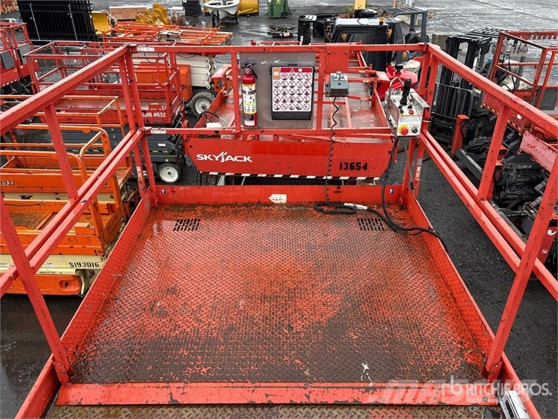 SkyJack SJ9250 RT Scheren-Arbeitsbühnen