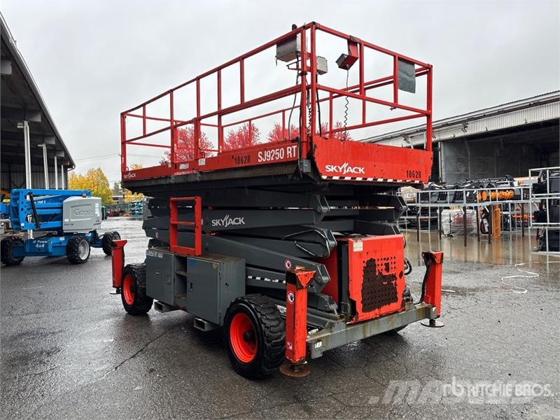 SkyJack SJ9250 RT Piattaforme a pantografo