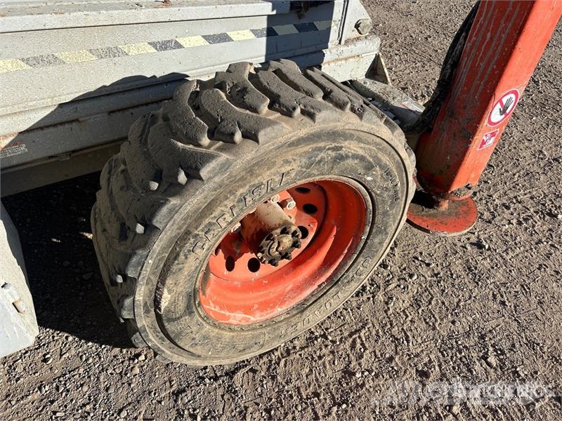 SkyJack SJ9250 RT 4x4 Diesel Scissor Lift رافعات مقصية الشكل