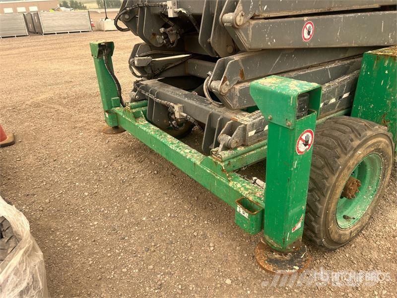 SkyJack SJ9250 RT 4x4 Dual Fuel Scissor Lift Scissor lifts