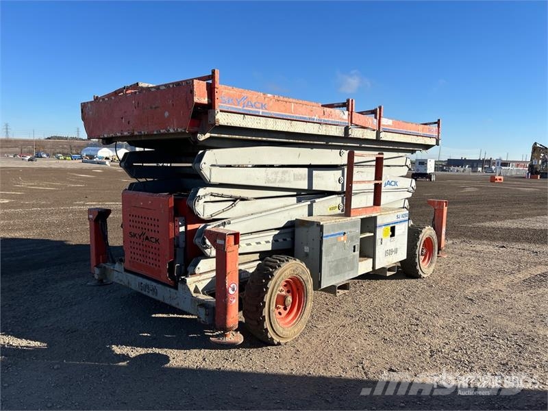 SkyJack SJ9250 RT 4x4 Diesel Scissor Lift رافعات مقصية الشكل