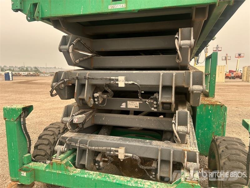 SkyJack SJ9250 RT 4x4 Dual Fuel Scissor Lift Scissor lifts