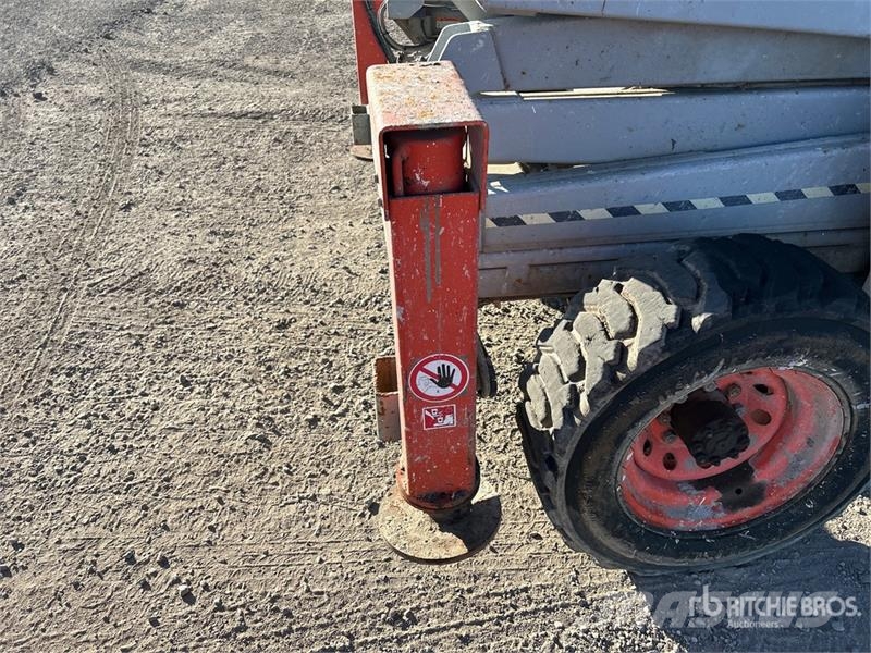 SkyJack SJ9250 RT 4x4 Diesel Scissor Lift رافعات مقصية الشكل