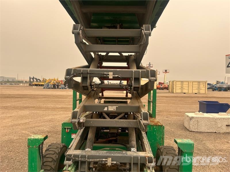 SkyJack SJ9250 RT 4x4 Dual Fuel Scissor Lift Scissor lifts
