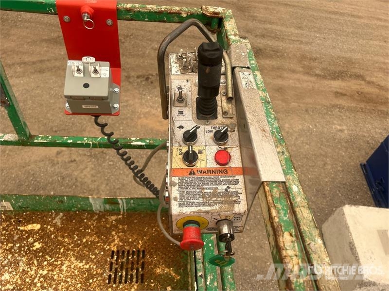 SkyJack SJ9250 RT 4x4 Dual Fuel Scissor Lift Scissor lifts