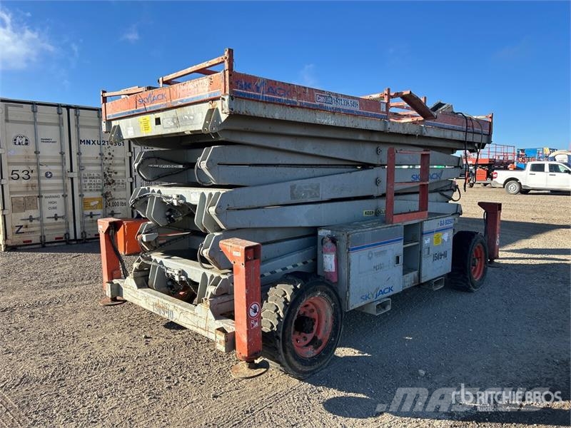 SkyJack SJ9250 RT 4x4 Diesel Scissor Lift رافعات مقصية الشكل