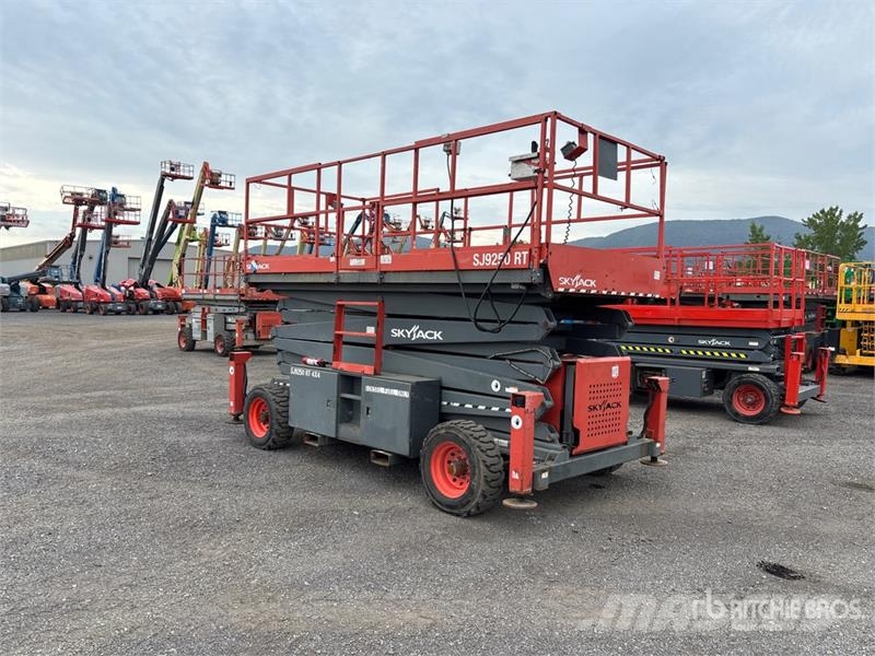 SkyJack SJ9250RT 4x4 Diesel Scissor Lift Ножични работни платформи