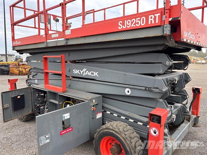 SkyJack SJ9250RT 4x4 Diesel Scissor Lift Ножични работни платформи
