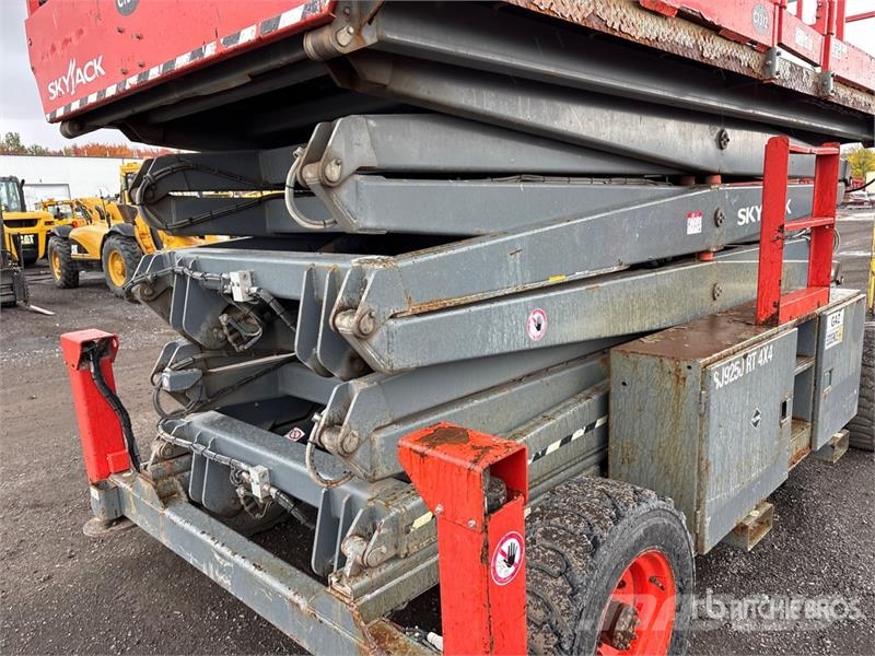 SkyJack SJ9250RT 4x4 Dual Fuel Scissor Lift Ножничные подъемники