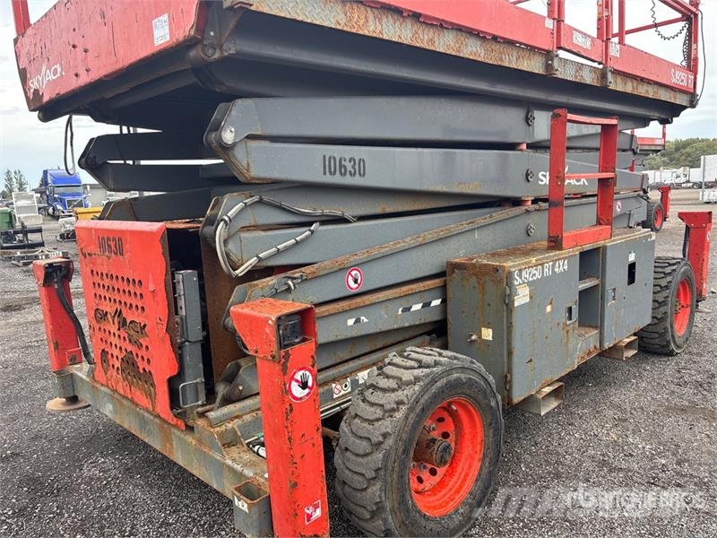 SkyJack SJ9250RT 4x4 Dual Fuel Scissor Lift Ανυψωτήρες ψαλιδωτής άρθρωσης